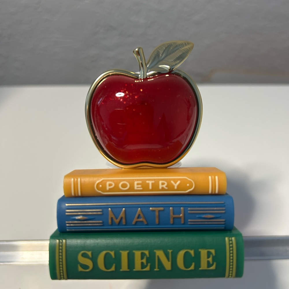 Bath & Body Works APPLE & BOOKS, SCHOOL Night Light Wallflower Plug-In Holder🍎